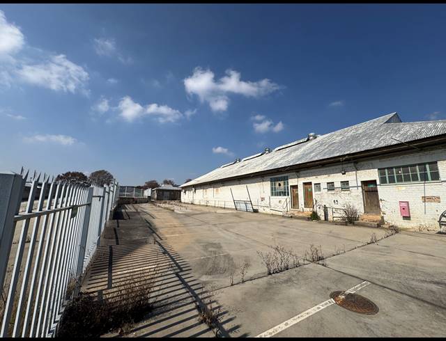 1,000M² WAREHOUSE TO LET IN WYNBERG